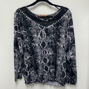 Belldini NWT Black and Silver Snake Print Women’s 2X Top Shirt Blouse